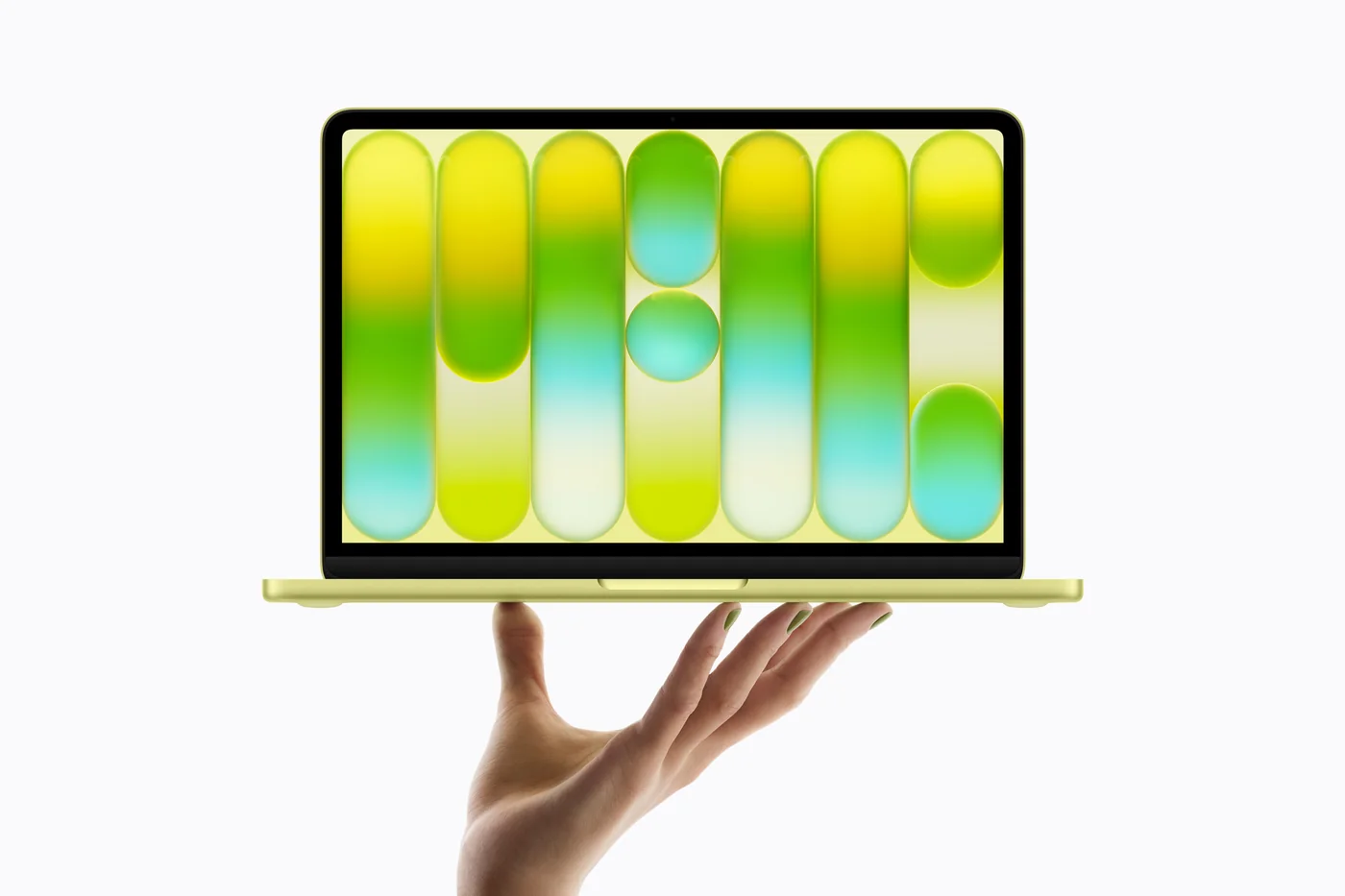 MacBook Neo abierto en la mano